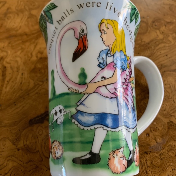 Alice in Wonderland Mug - Picture 2 of 4
